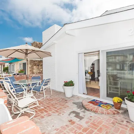 Charming 1Br Beach Cottage W- Large Patio One Block To Sand By Beachview Rentals